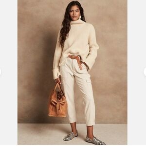 NWT Banana Republic  High-Rise Tapered Cargo Pant in Cream in size 6